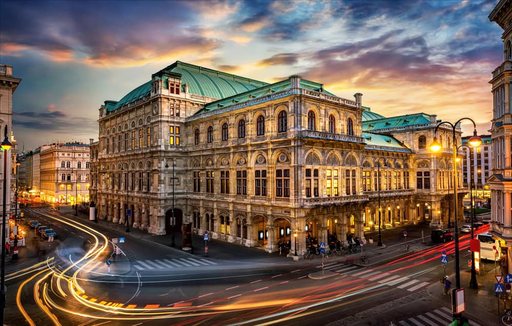Vienna a Pasqua: tra valzer e fascino imperiale, una vacanza da sogno nella capitale austriaca 2 vienna teatro opera