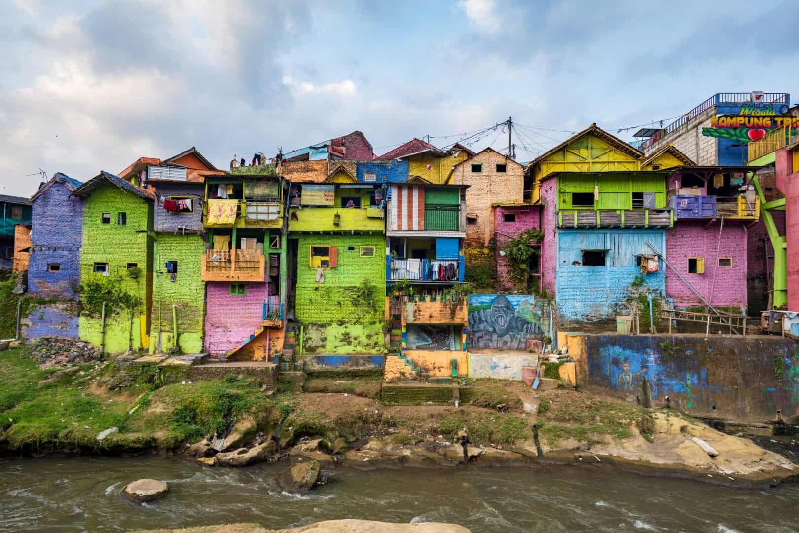 Viaggio a Kampung Pelangi. Mai visto niente del genere. Mistero e colore 2 wapt image post 366