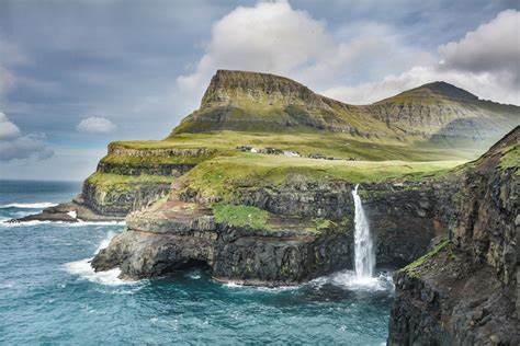Esplorando l’Isola di Faroe, Danimarca: natura incontaminata e paesaggi incantevoli