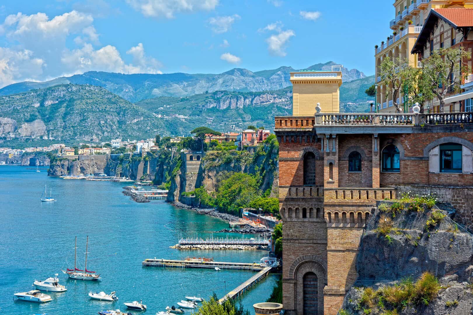 Le delizie della Campania a prezzi accessibili: Sorrento e il suo mare