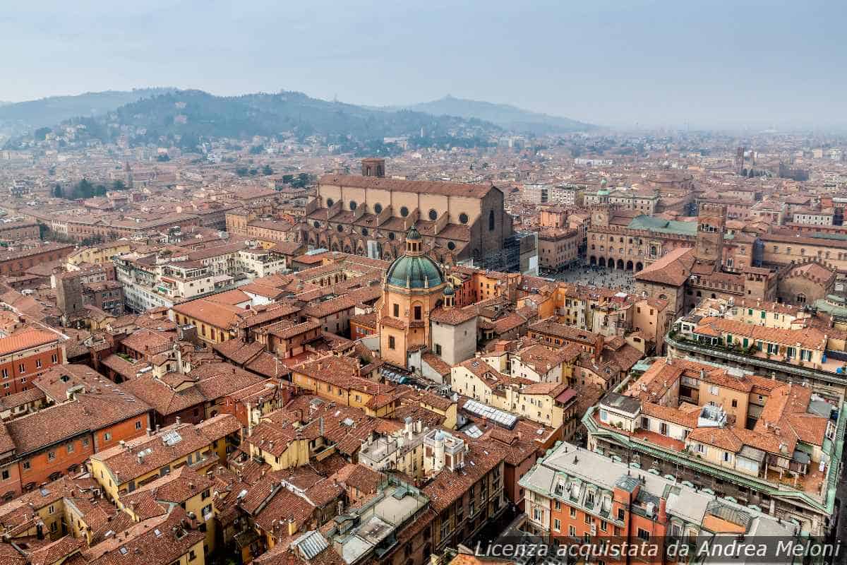 Previsione meteo Bologna: oggi nuvoloso e rovesci, domani schiarite con piovaschi 9 Previsione meteo Bologna: oggi nuvoloso e rovesci, domani schiarite con piovaschi
