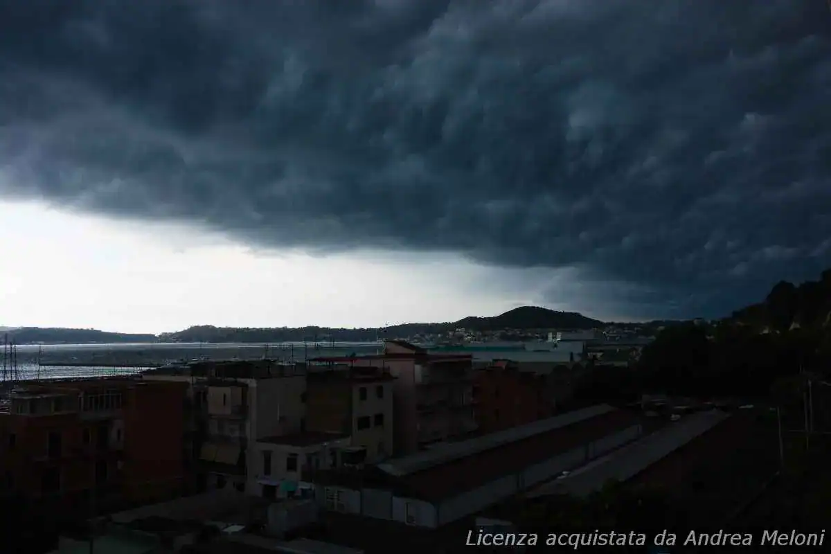 Meteo Napoli: domani cieli quasi sereni, successivamente aumento della nuvolosità 19 Meteo Napoli: domani cieli quasi sereni, successivamente aumento della nuvolosità
