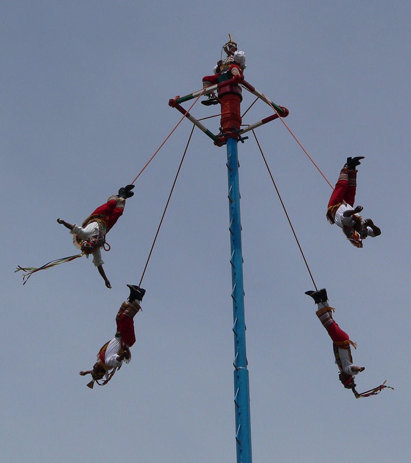 Una ricerca italiana esplora le origini di una tradizionale danza del Messico 2 800px El Tajin Los Voladores fcm