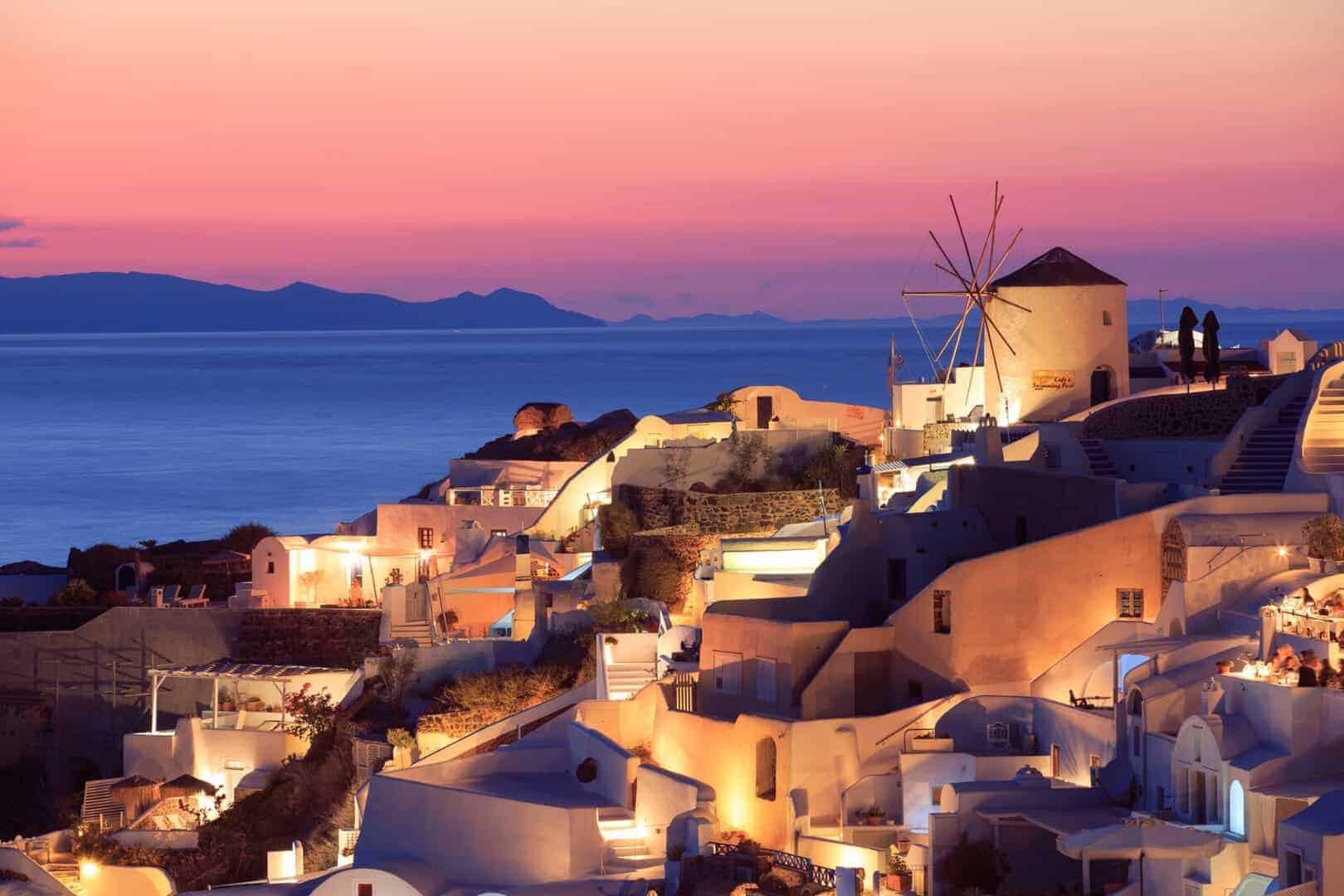 Viaggio alle meraviglie di Santorini: una guida essenziale per il visitatore 5 Viaggio alle meraviglie di Santorini: una guida essenziale per il visitatore