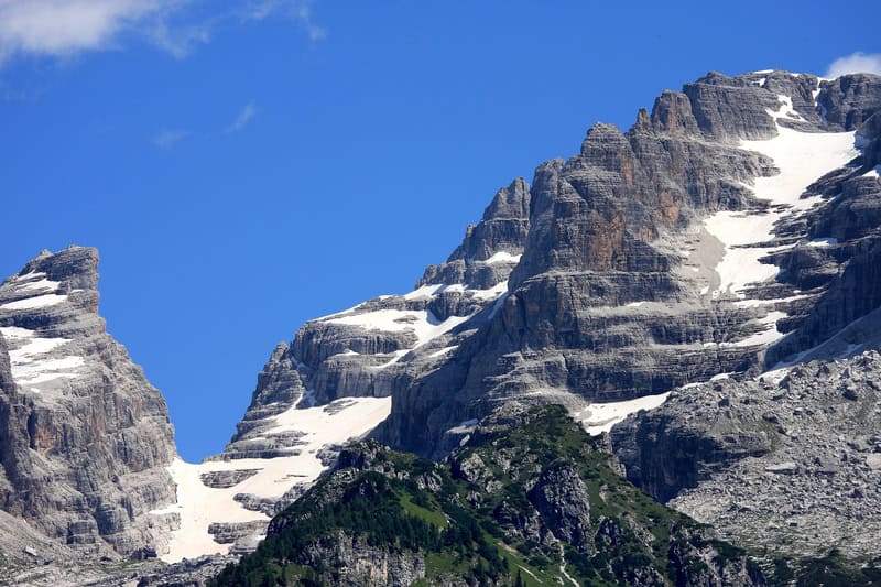 Caratteristiche geologiche e esplorazione delle Dolomiti di Brenta 3 Caratteristiche geologiche e esplorazione delle Dolomiti di Brenta