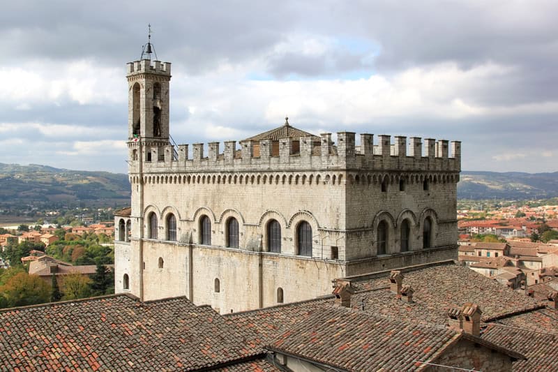 Le tavole Eugubine nella tradizione religiosa di Gubbio 11 Le tavole Eugubine nella tradizione religiosa di Gubbio