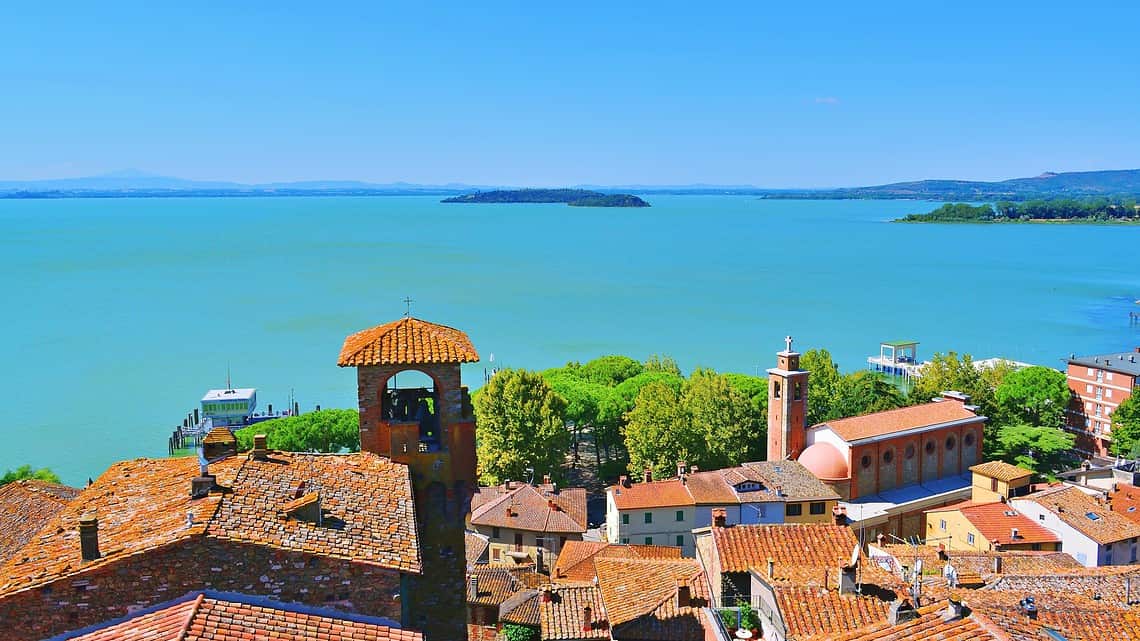 Turismo nel cuore dell’Umbria: alla scoperta del Lago Trasimeno 2 shutterstock 2087257852