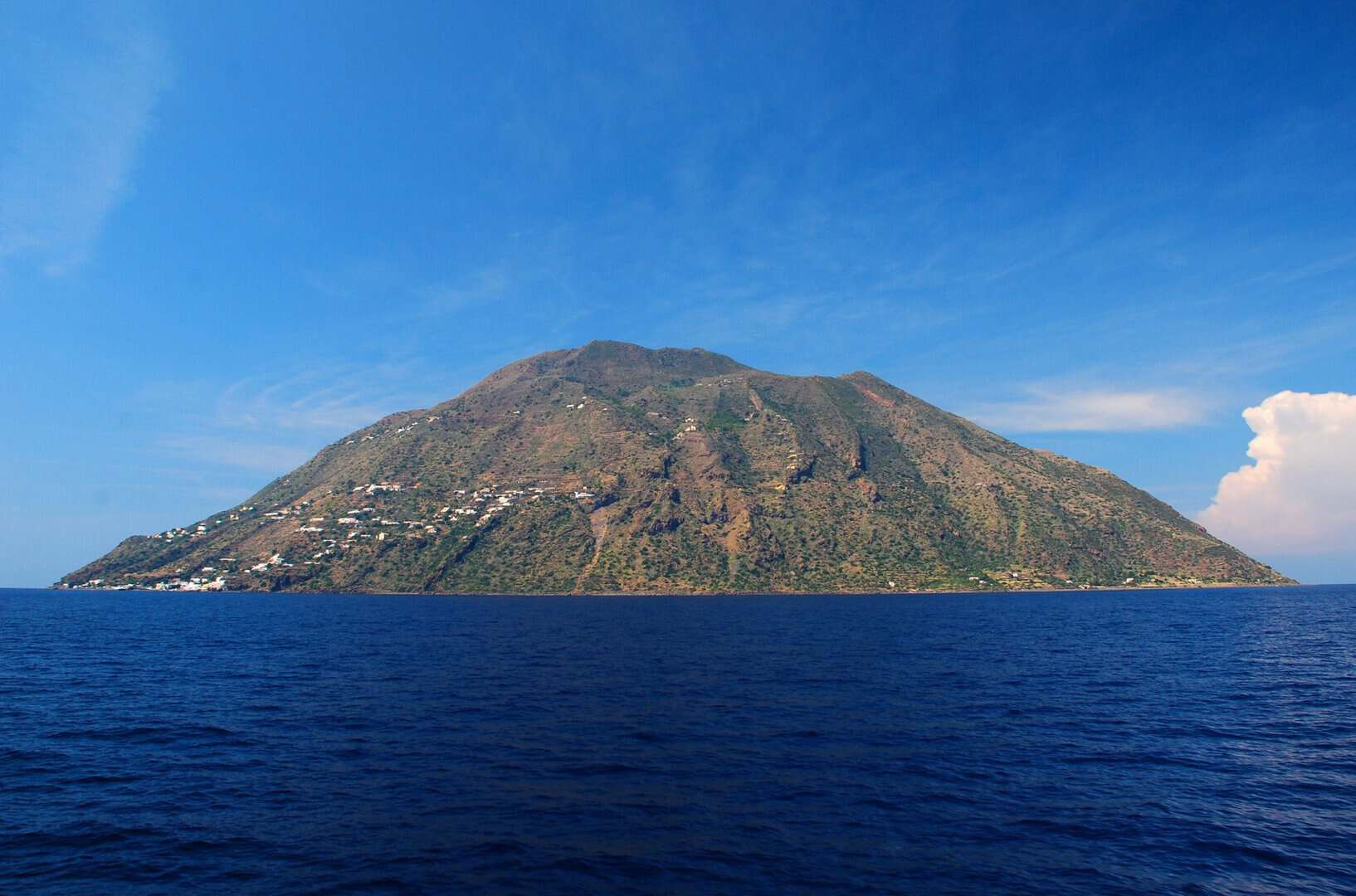 Immersione nella magia isolata della Sicilia. Viaggio ad Alicudi 23 Immersione nella magia isolata della Sicilia. Viaggio ad Alicudi