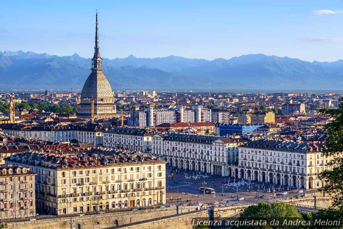 Meteo Torino: Domani Nuvoloso e Piovaschi, Seguono Rovesci Intensi
