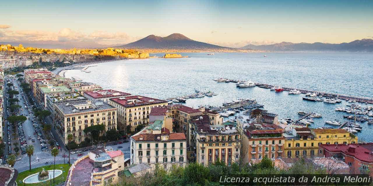 Meteo Napoli: domani nuvole e pioggia leggera, migliora nel weekend