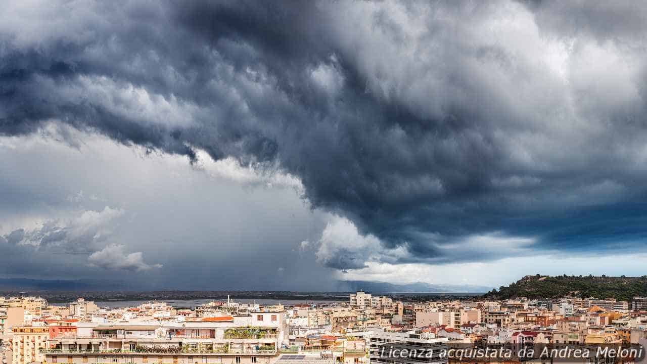 Meteo Cagliari: Sereno e Ventoso, Seguiranno Nubi e Piovaschi