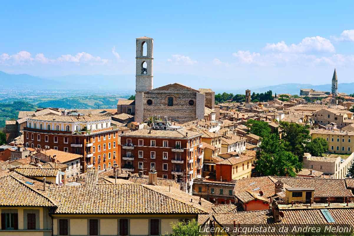 Meteo Perugia: Domani alternanza di nuvole e vento, stabilità atmosferica in arrivo