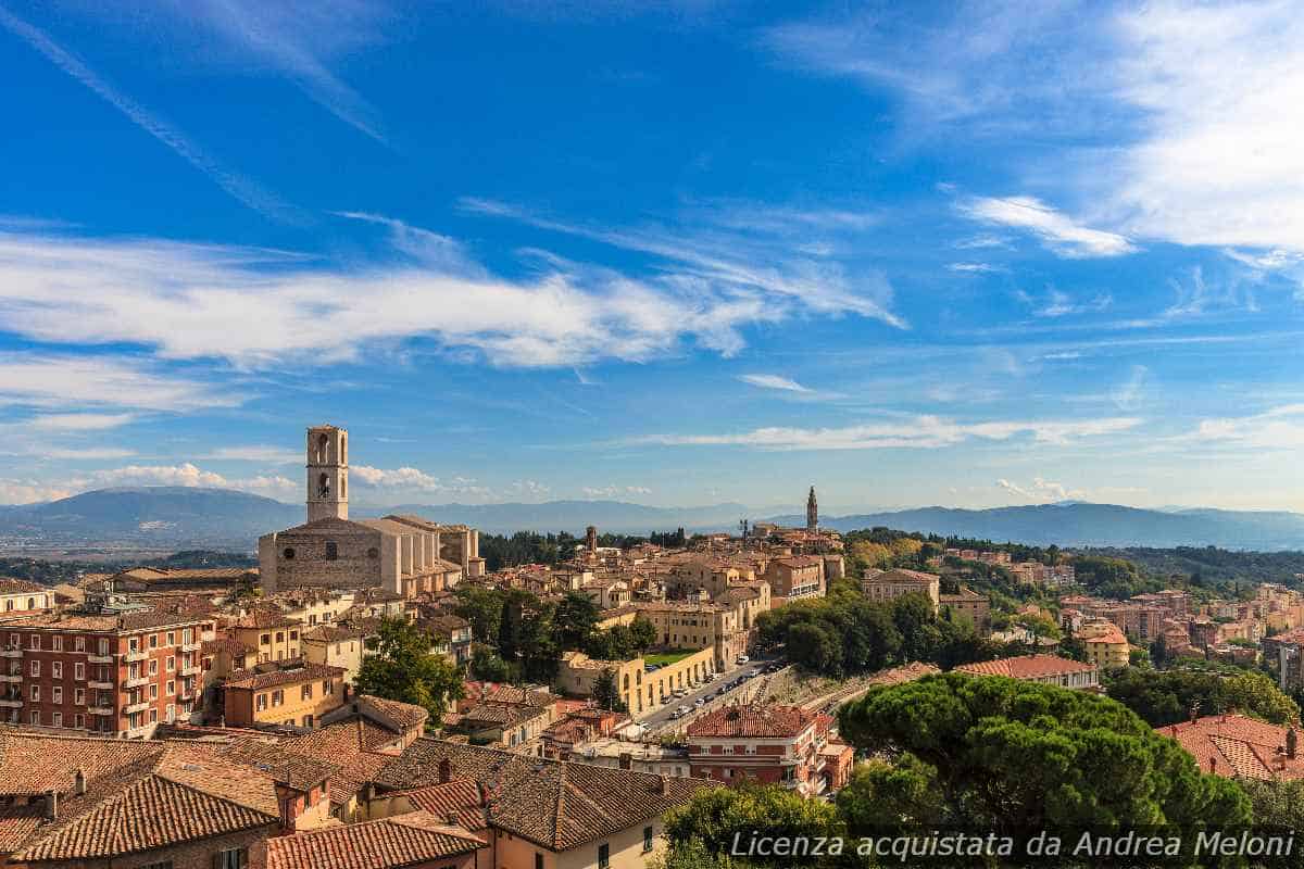 Meteo Perugia: Nuvolosità variabile domani, schiarite in arrivo