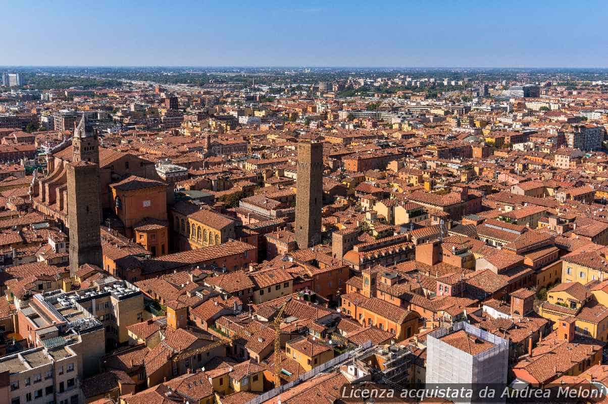 Meteo Bologna: Nubi e Rovesci Domani, Vento Forte, Seguiranno Altri Rovesci