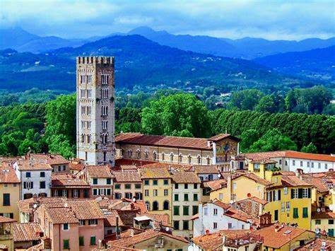 Turismo e salvaguardia: Lucca e le sue storiche mura rinascimentali UNESCO 13 Turismo e salvaguardia: Lucca e le sue storiche mura rinascimentali UNESCO