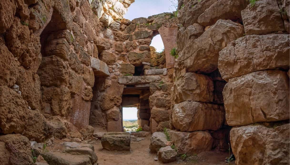 Alla scoperta del Nuraghe storico di Barumini durante il turismo in Sardegna 2 25 giu 24 barumini