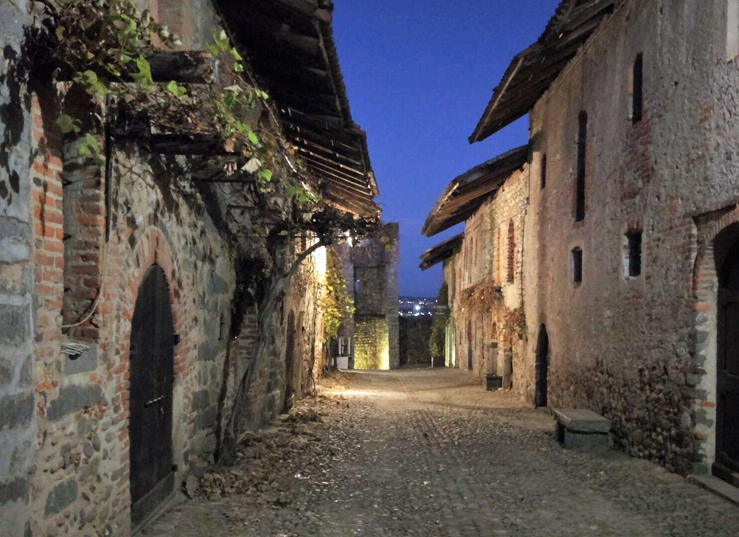 Esplorazione del Ricetto di Candelo: un borgo medievale da scoprire 10 Esplorazione del Ricetto di Candelo: un borgo medievale da scoprire