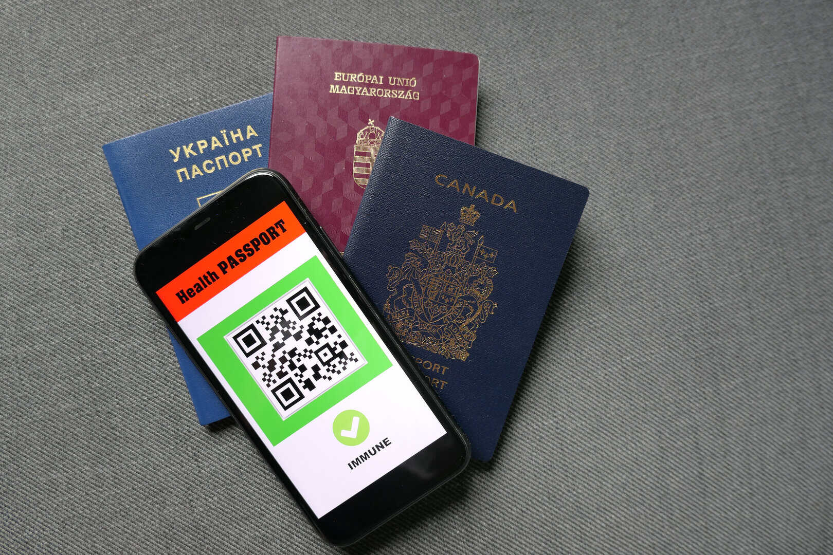 Dal 2025, passaporti e carte d’identità saranno solo in formato digitale. Documenti personali 2 dreamstime m 222640566