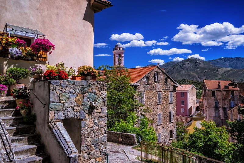 Turismo tra i meravigliosi paesaggi della Corsica interna