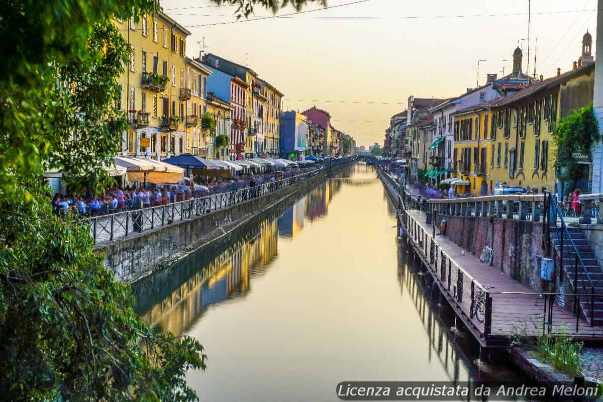 Meteo Milano: Nubi e Piovaschi Domani, Segue Vento con Schiarite