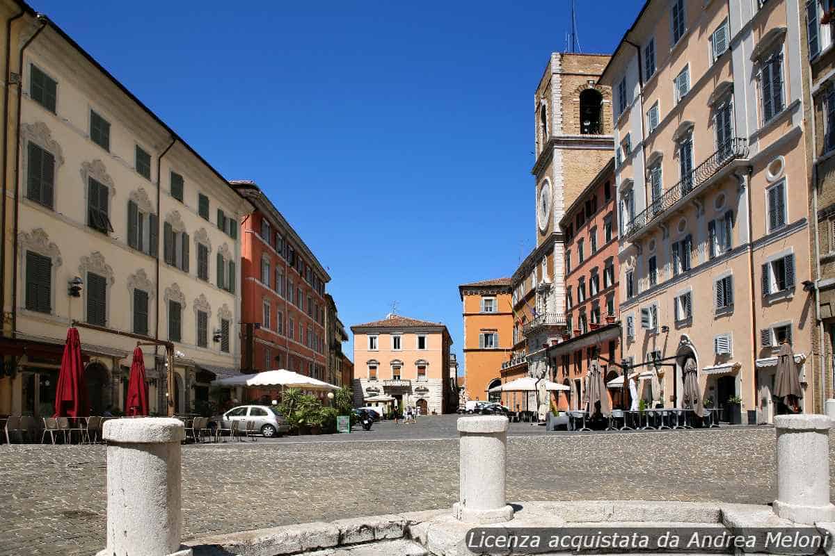 Meteo Ancona: Domani Temporali e Vento, Schiarite in Arrivo