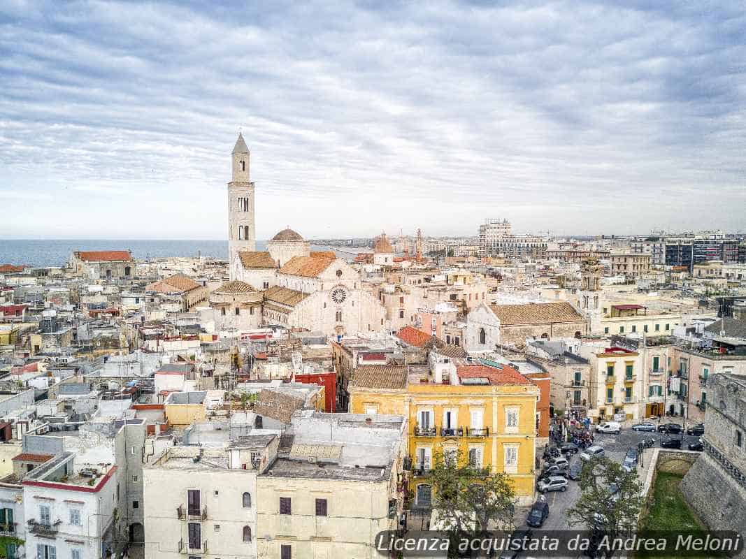 Meteo Bari: Nubi e Piovaschi Domani, Vento Persistente, Schiarite in Arrivo 8 Meteo Bari: Nubi e Piovaschi Domani, Vento Persistente, Schiarite in Arrivo