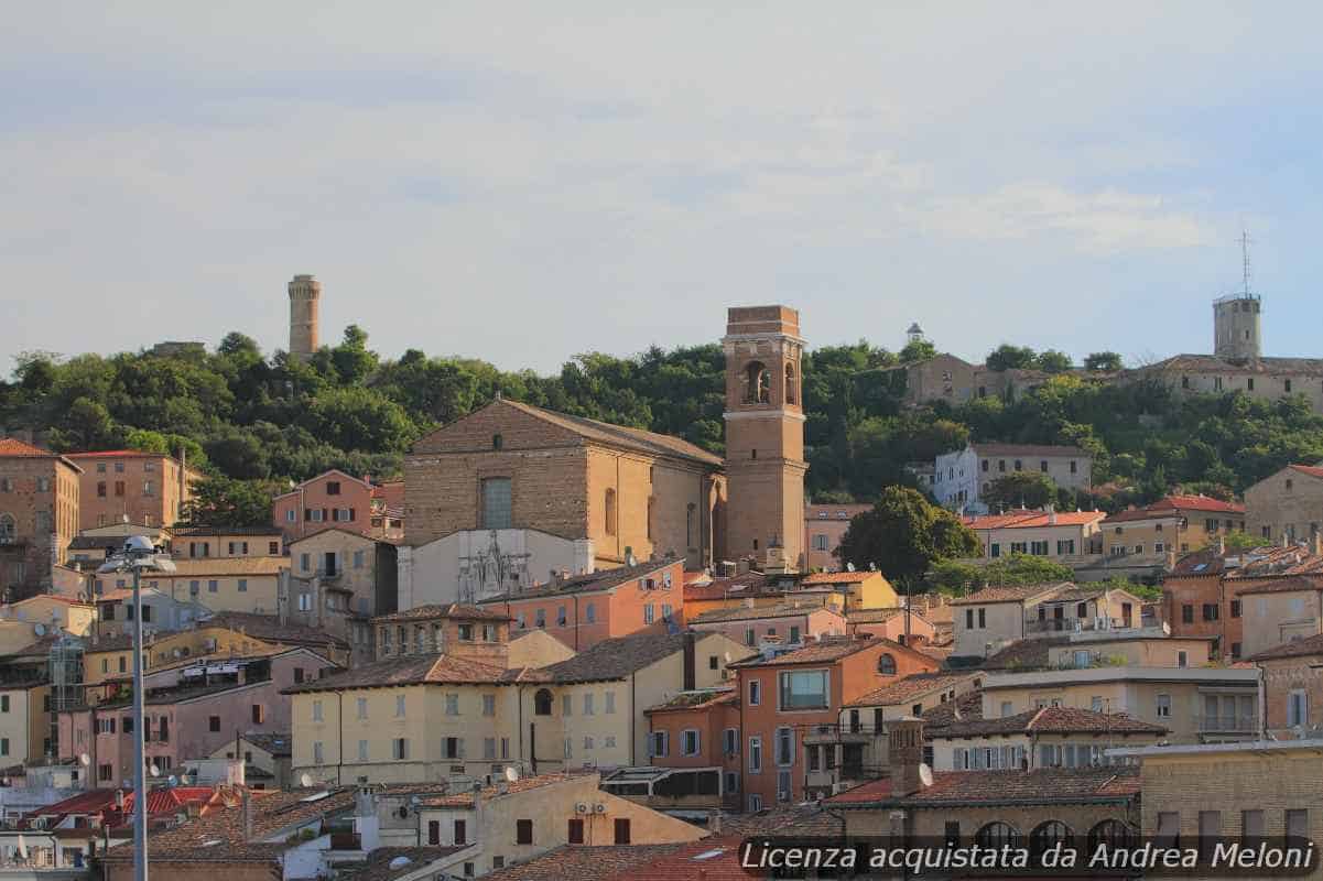 Meteo Ancona: Nubi Sparse Domani, Seguono Rovesci e Vento 2 Meteo Ancona: Nubi Sparse Domani, Seguono Rovesci e Vento