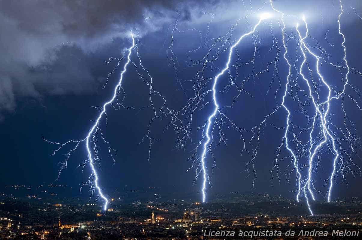 Meteo Firenze: Domani cieli parzialmente nuvolosi con raffiche di vento, sereno in serata 22 Meteo Firenze: Domani cieli parzialmente nuvolosi con raffiche di vento, sereno in serata