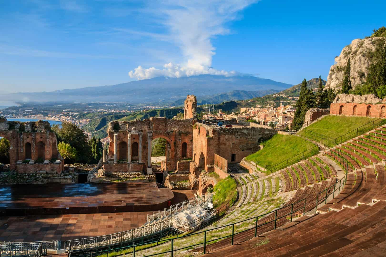 Alla scoperta di Taormina: mare, Teatro Greco e turismo a budget contenuto 5 Alla scoperta di Taormina: mare, Teatro Greco e turismo a budget contenuto