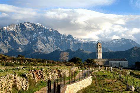 Guida alla scoperta della serenità. Viaggio a Sant’Antonino in Corsica 11 Guida alla scoperta della serenità. Viaggio a Sant’Antonino in Corsica