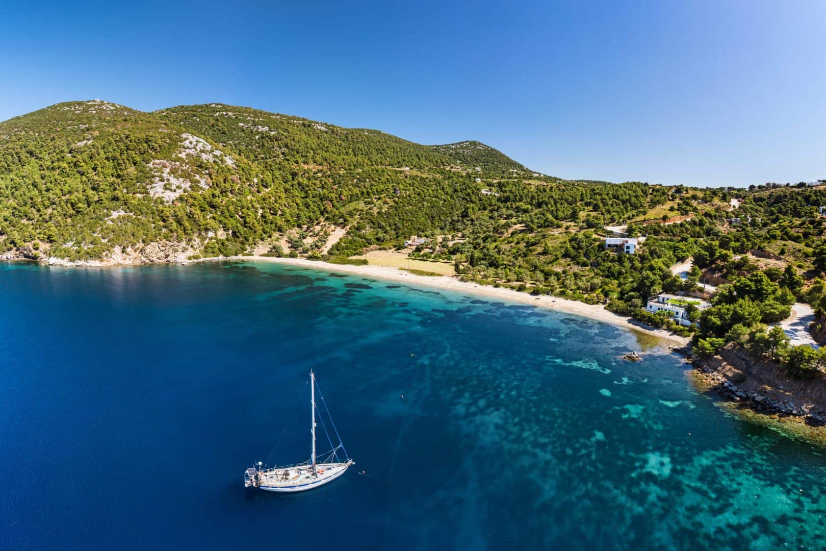 Esplora le spiagge di Pefkos a Rodi. Turismo a budget ridotto per relax ...