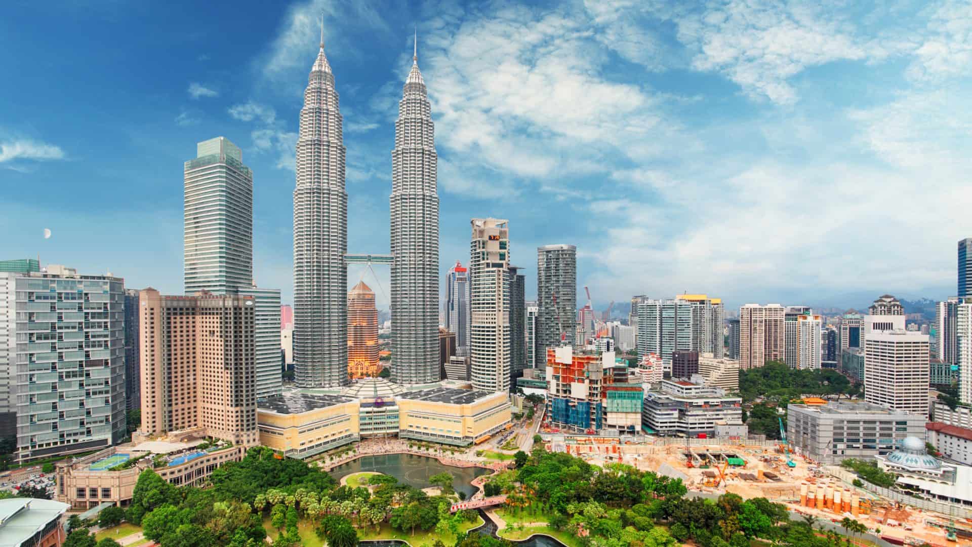 Scoprire Kuala Lumpur: dai mercati locali alle Torri Gemelle. Turismo accessibile 2 dreamstime m 84712232