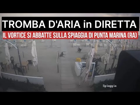 Tromba marina si infrange su uno stabilimente balnerare in Romagna