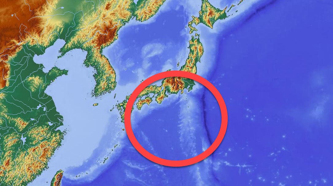 Avviso di tsunami dopo un forte terremoto al largo del Kyushu