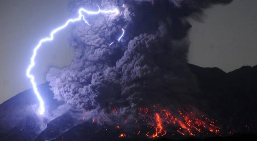 Cosa sono i fulmini vulcanici e perché si formano?