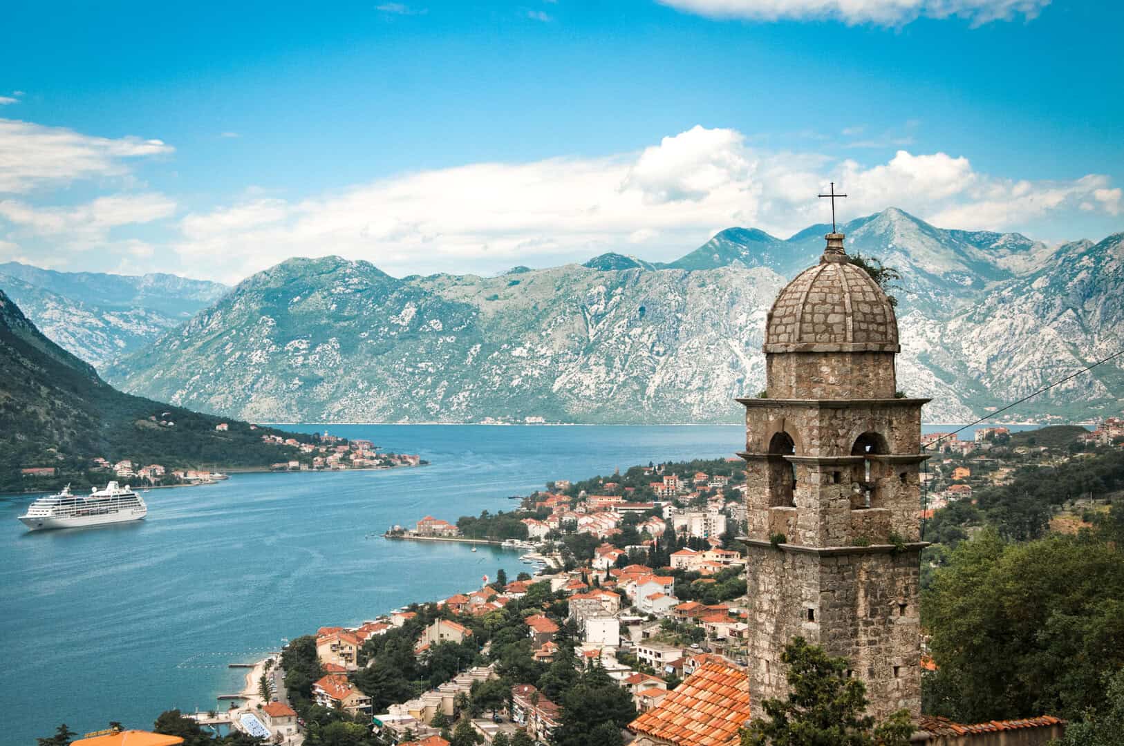 Esplora le scogliere e il mare di Kotor. Viaggio low cost in Montenegro 4 Esplora le scogliere e il mare di Kotor. Viaggio low cost in Montenegro