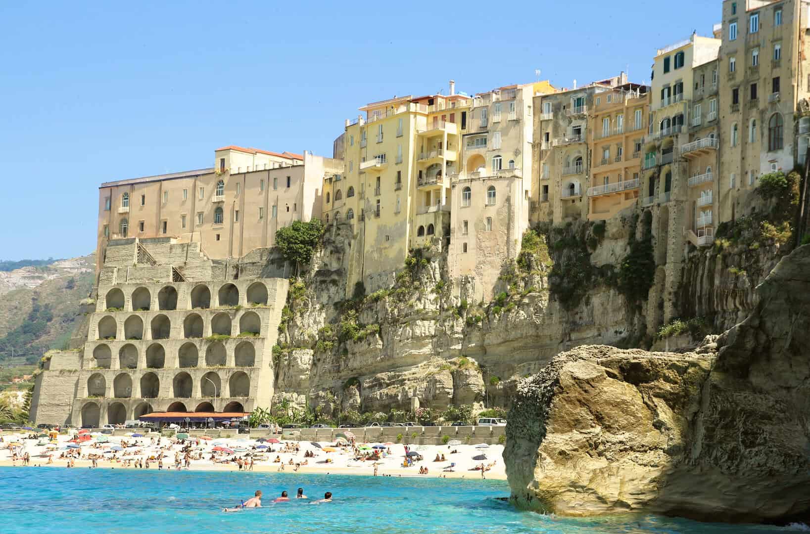 Viaggio economico. Scopri la storia e le spiagge di Tropea in Calabria 15 Viaggio economico. Scopri la storia e le spiagge di Tropea in Calabria