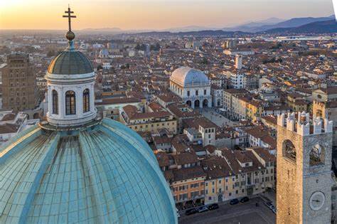 Itinerario culturale e naturalistico nella parte orientale della Lombardia. Turismo a Brescia 4 Itinerario culturale e naturalistico nella parte orientale della Lombardia. Turismo a Brescia