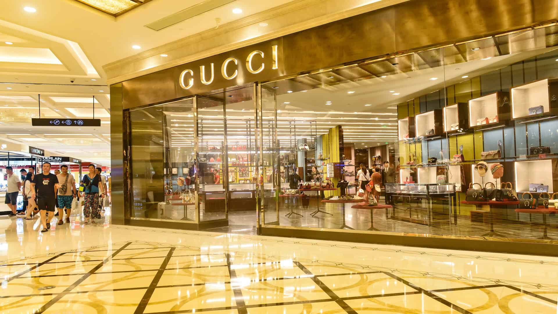L’industria del lusso in Italia: strategie e influencer dei social media