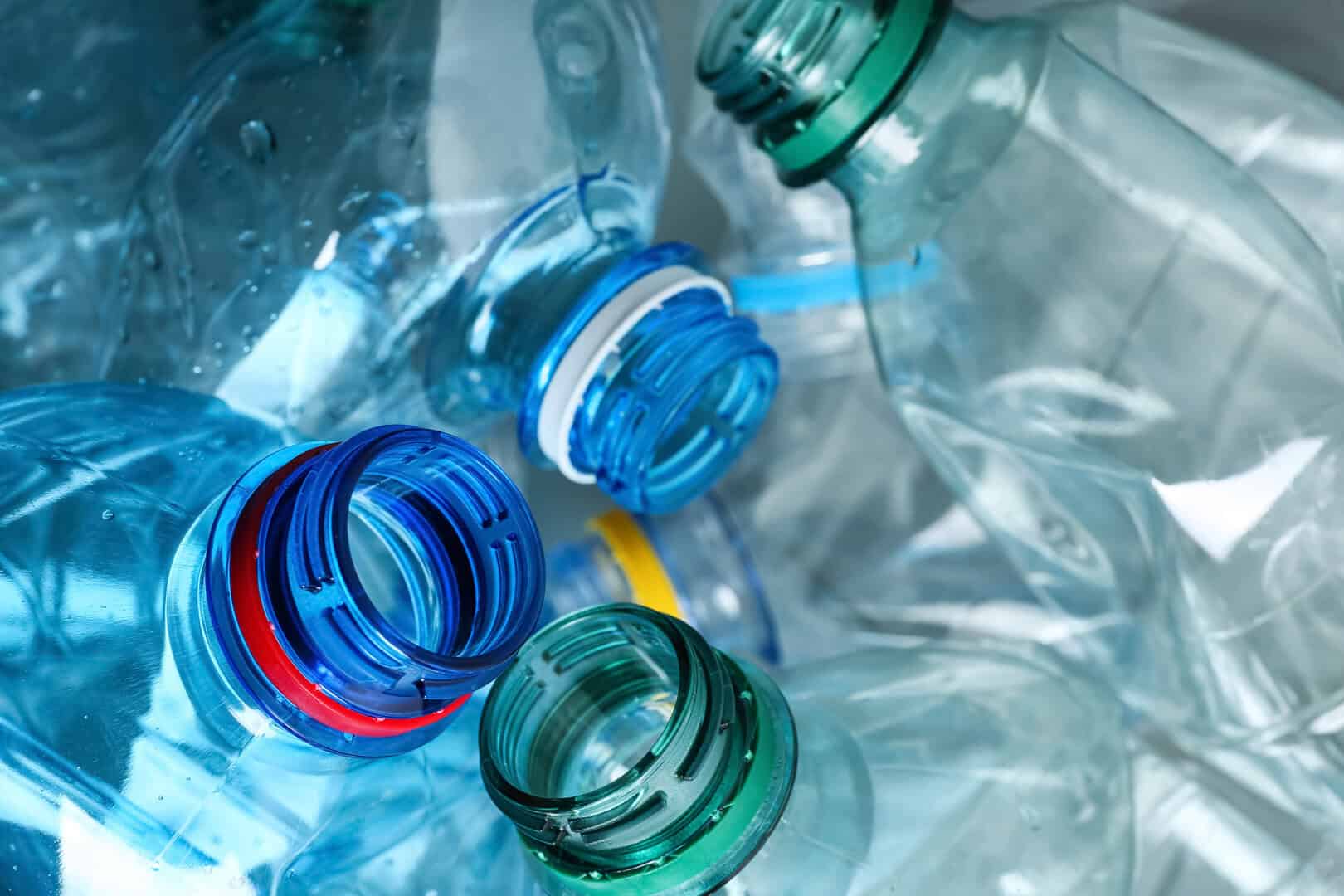 L'impatto dell'acquisto di bottiglie di plastica: rischi e soluzioni 2 dreamstime m 132204897
