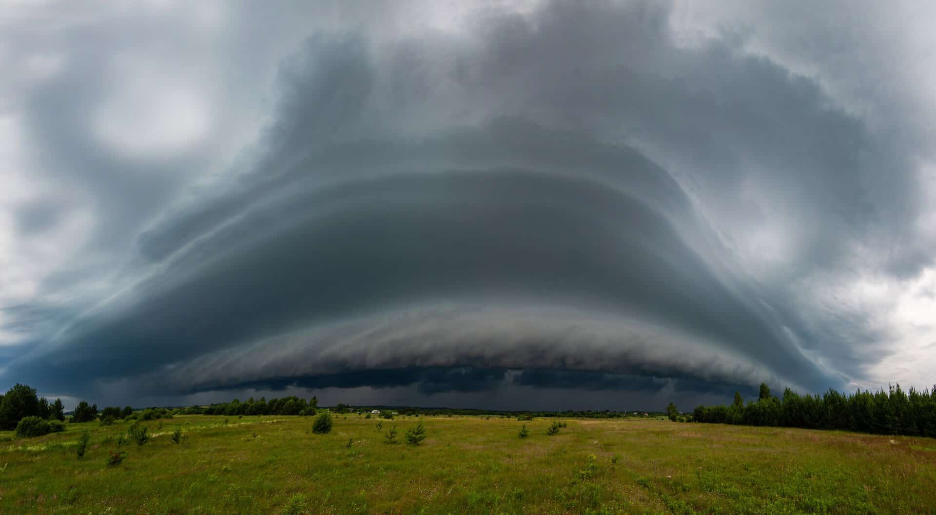 Squall line sulla costa laziale: un fenomeno meteorologico intenso e pericoloso