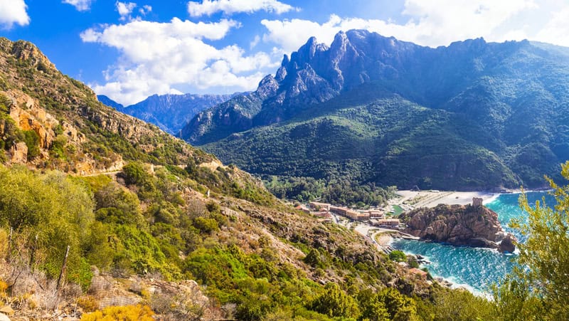 Turismo tra i pittoreschi sentieri di Bastia in Corsica