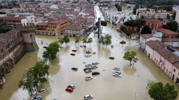 Emilia Romagna di nuovo sott’acqua: il cambiamento climatico accelera la crisi meteo 73 Emilia Romagna di nuovo sott’acqua: il cambiamento climatico accelera la crisi meteo