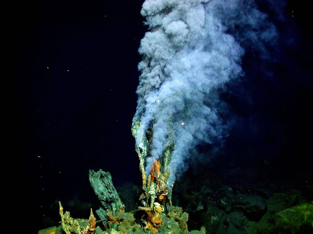 Fenomeni oceanici e nanostrutture: un nuovo sguardo sull’origine della vita