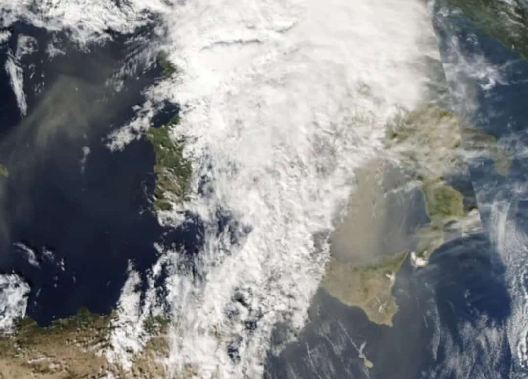 Meteo, il Sahara a casa nostra: polvere in sospensione trasportata dallo Scirocco 3 Screenshot 20241017 230223 Gallery