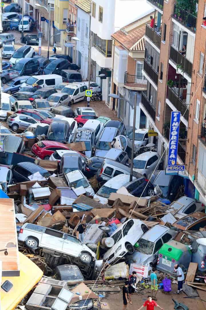 Alluvione Valencia: ecco cosa accade quando si sottovalutano le allerte meteo 1 Alluvione Valencia: ecco cosa accade quando si sottovalutano le allerte meteo