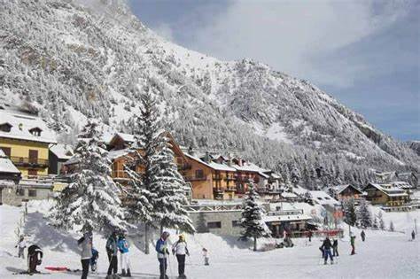 Turismo a Claviere tra sci snowboard sci di fondo 2 OIP 10