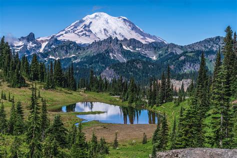 Il ghiaccio si scioglie e il monte Rainier di Washington si riduce