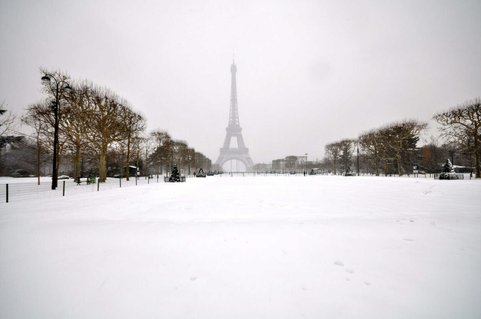 Neve a Parigi, gelate: i Novembre più freddi nella storia in Francia