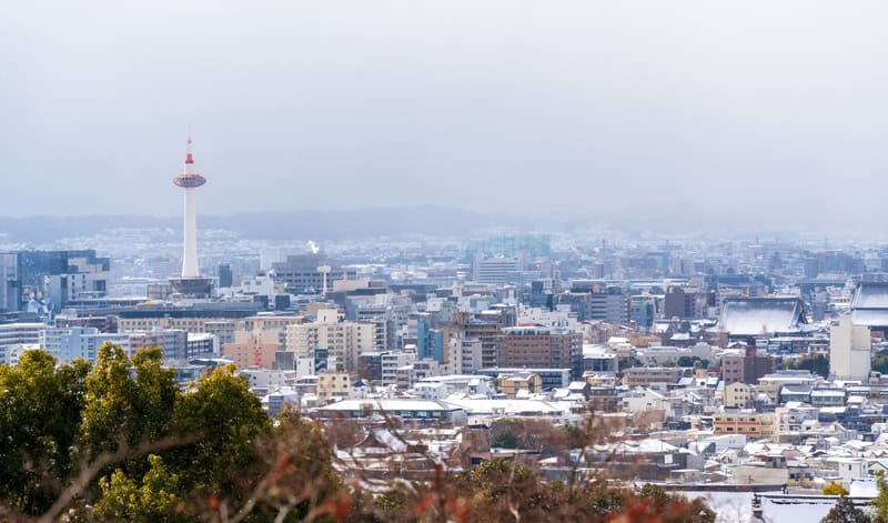 Vacanza tra i templi innevati e tradizioni nel cuore dell’inverno a Kyoto